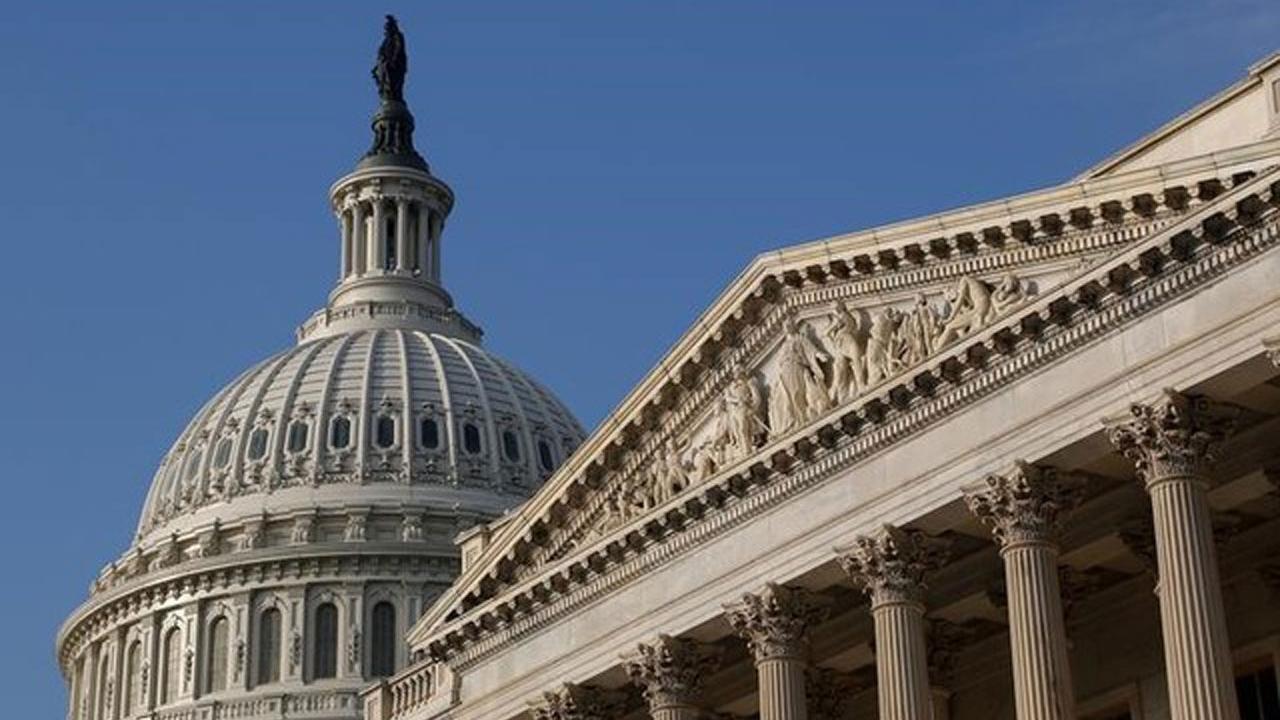 Top Senate Democrat proposes annual tax on capital gains