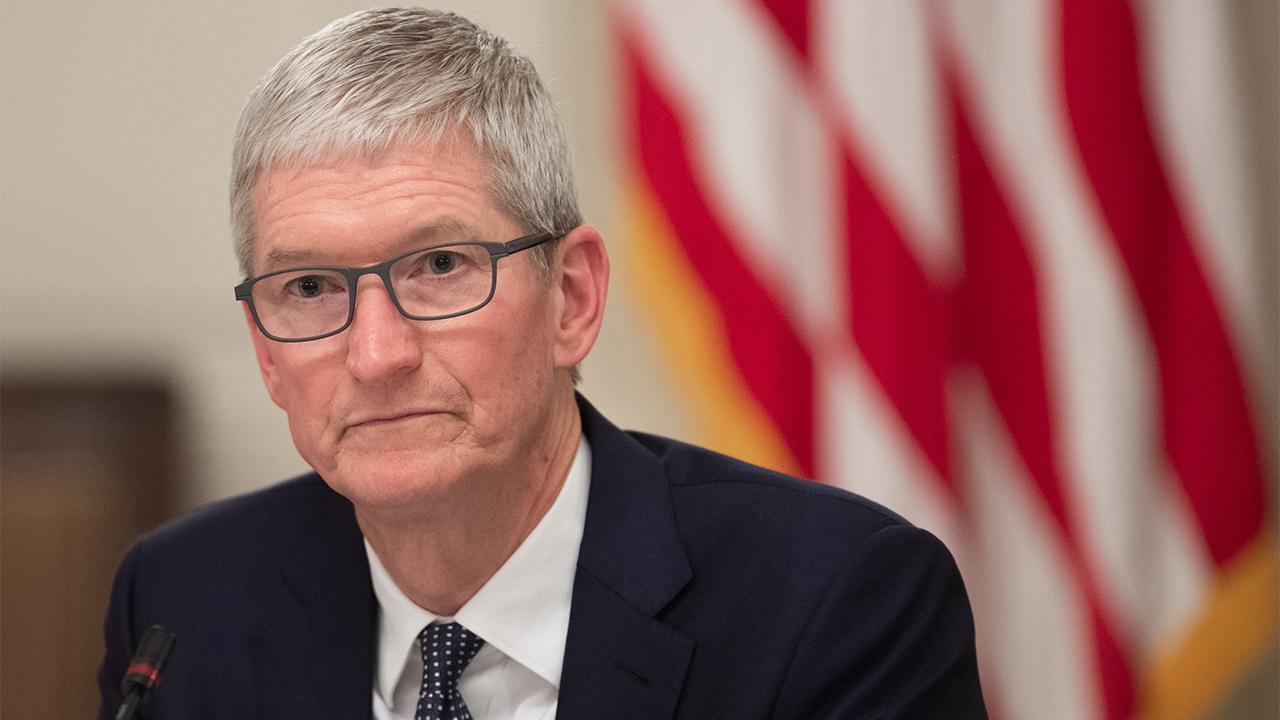 Apple CEO faces criticism for pulling Hong Kong map app