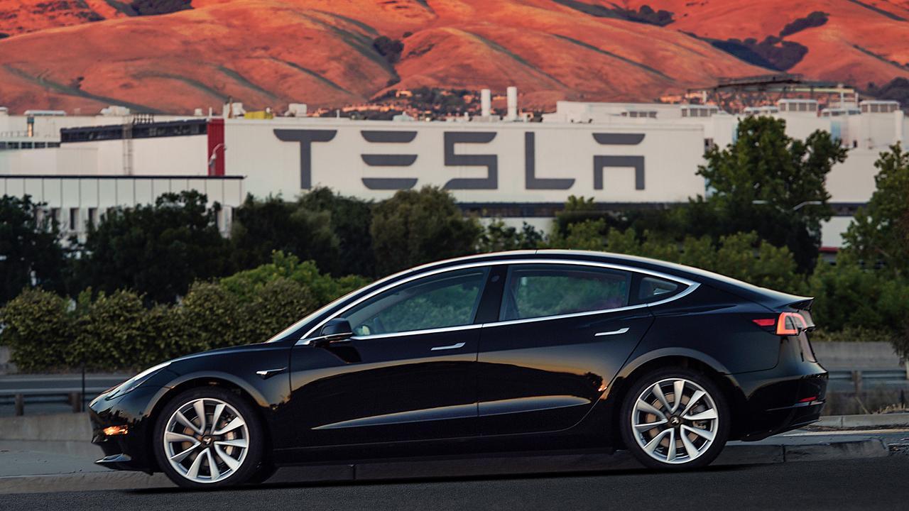 Tesla Model 3 drives from LA to NYC in record time