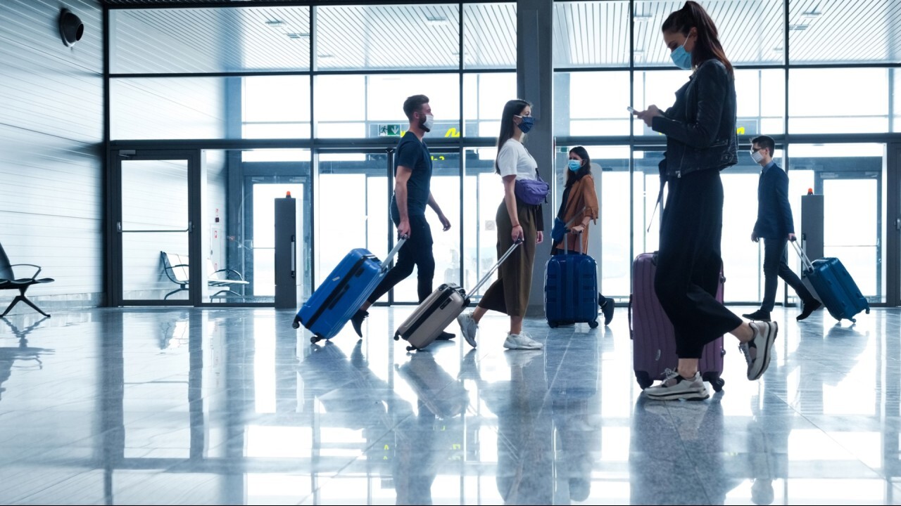 Ben Baldanza addresses the thousands of holiday flight cancellations due to weather and COVID-19 and why temporary pay increases are not helping staff shortages.