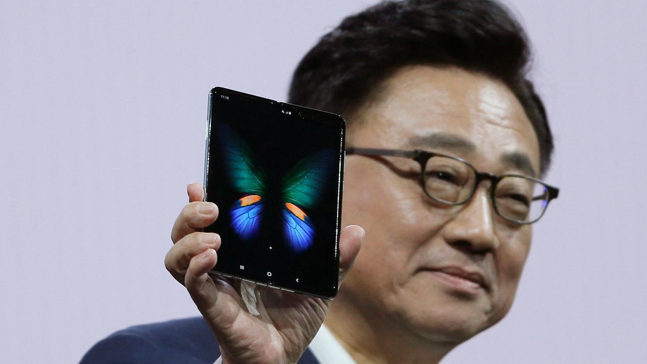Samsung's, Huawei's foldable phones raise concerns of an Apple innovation lag