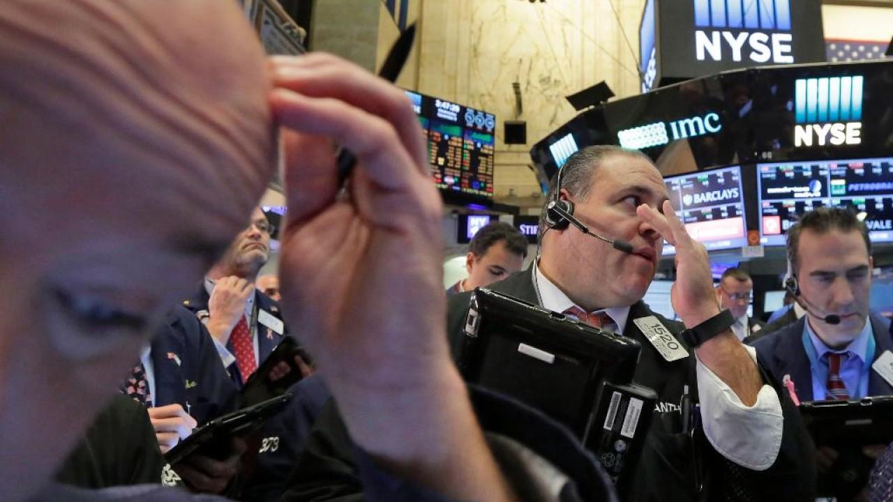 Stocks tumble amid fears of global recession; Netflix earnings released