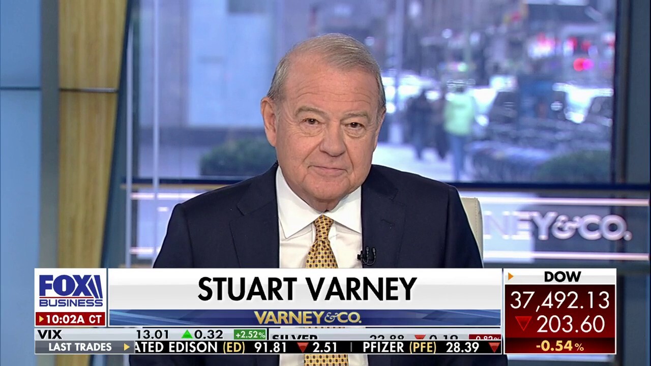 ‘Varney & Co.’ host Stuart Varney says Trump's entertaining and easy to watch Iowa town hall stood in contrast to Biden's performances.