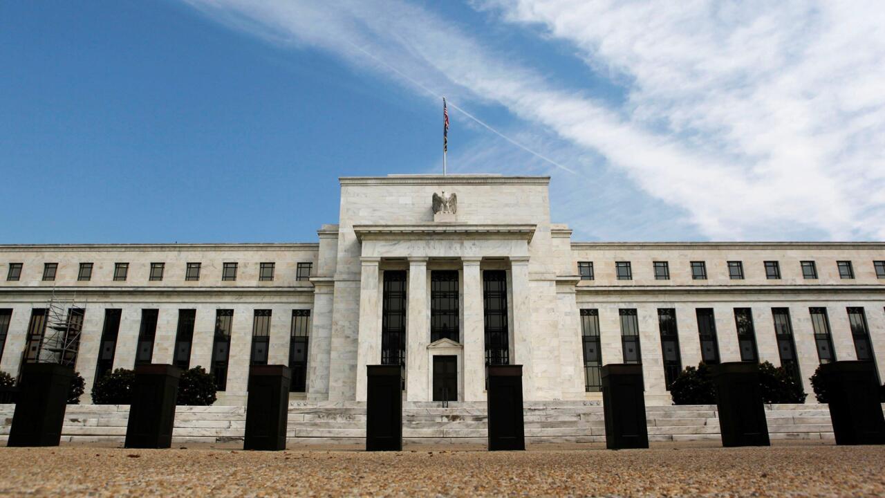 Former U.S. Comptroller: Fed should be cautios with rate hike