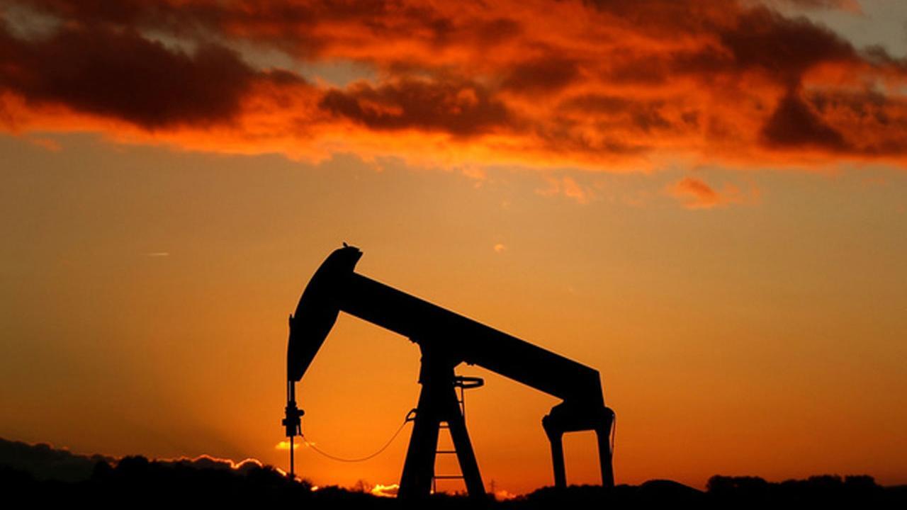 Oil price declines raising a red flag over the US economic outlook?