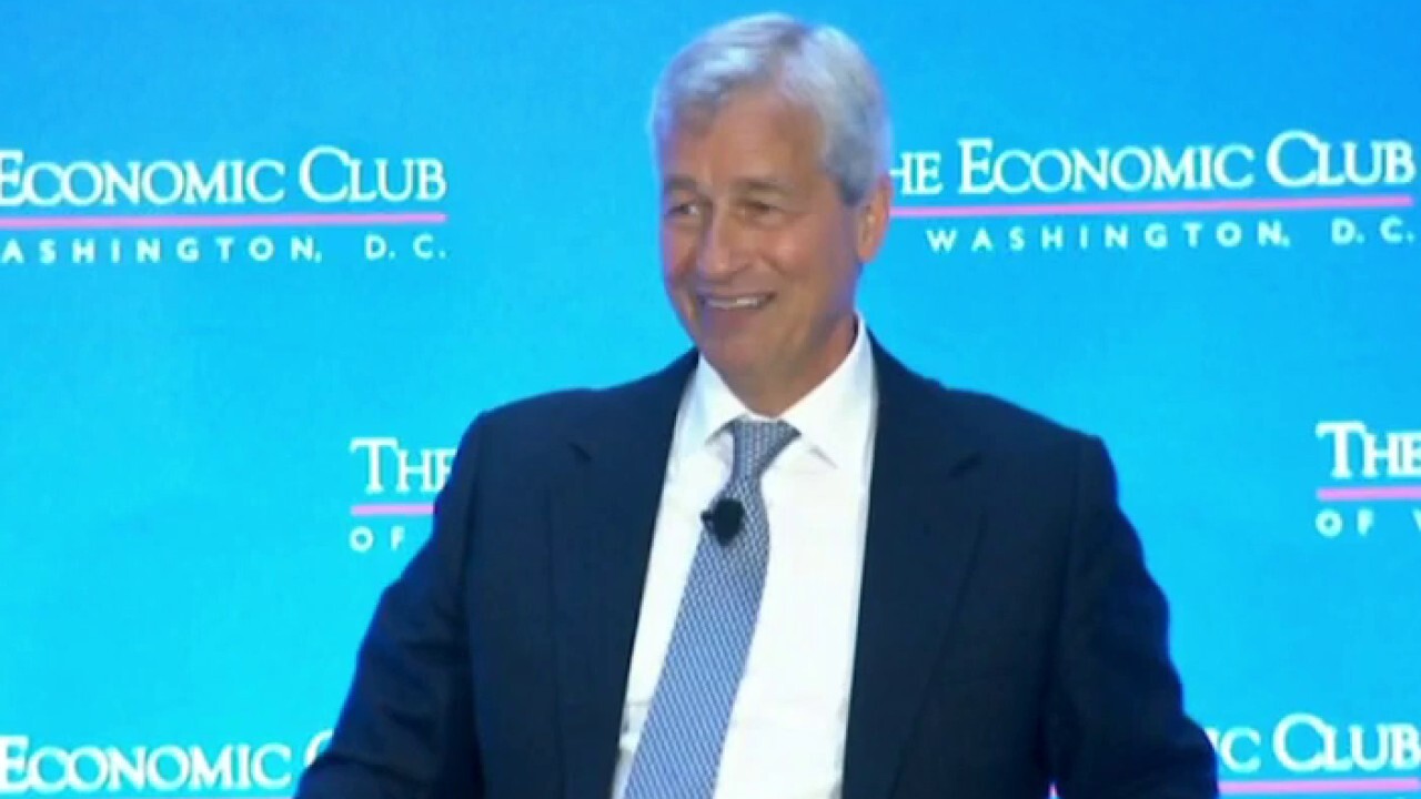 JPMorgan CEO defends company's expansion into China