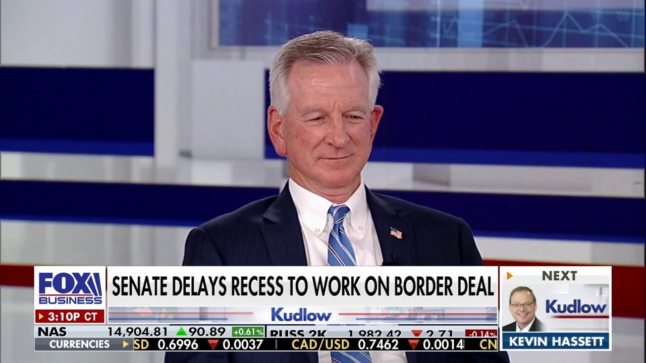  Sen. Tommy Tuberville, R-Ala., shreds the president's handling of the border crisis and gives his take on funding Ukraine on 'Kudlow.'