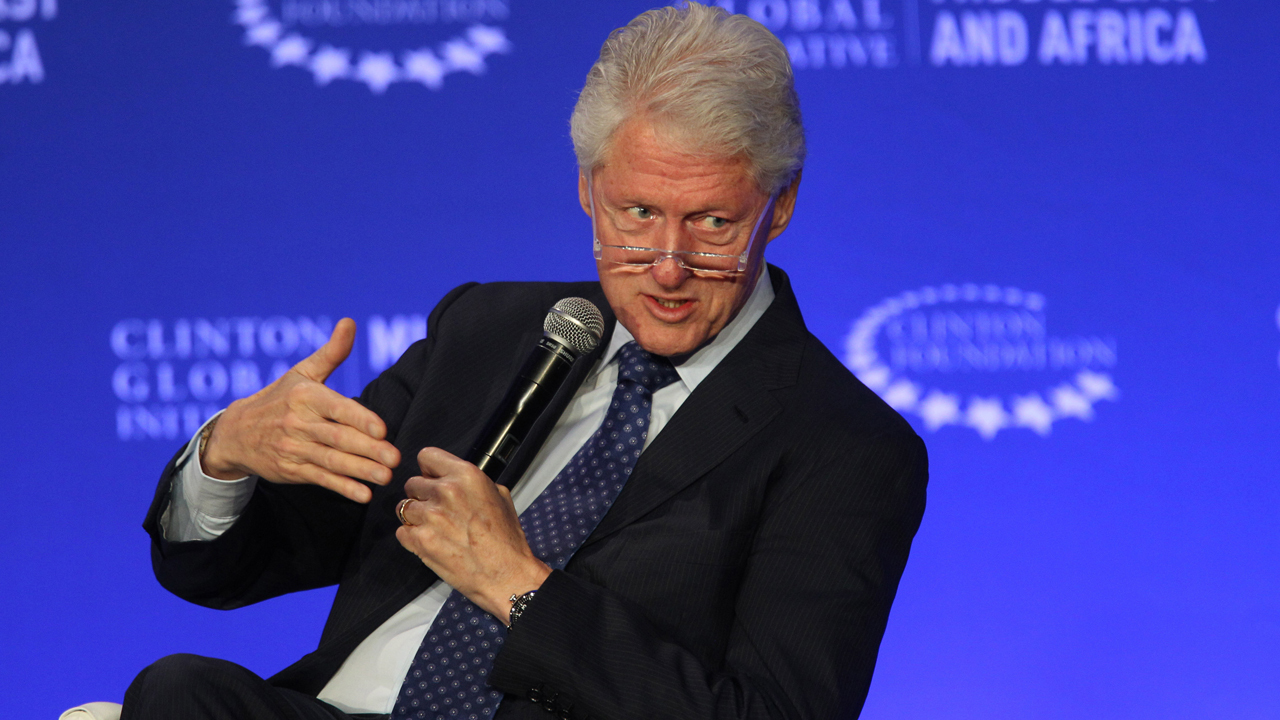 Report: Bill Clinton aides used tax money on Foundation