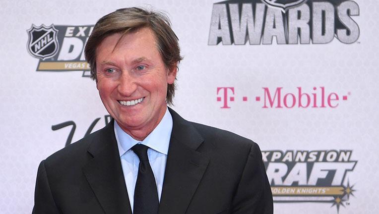 Wayne Gretzky heads to China to promote hockey