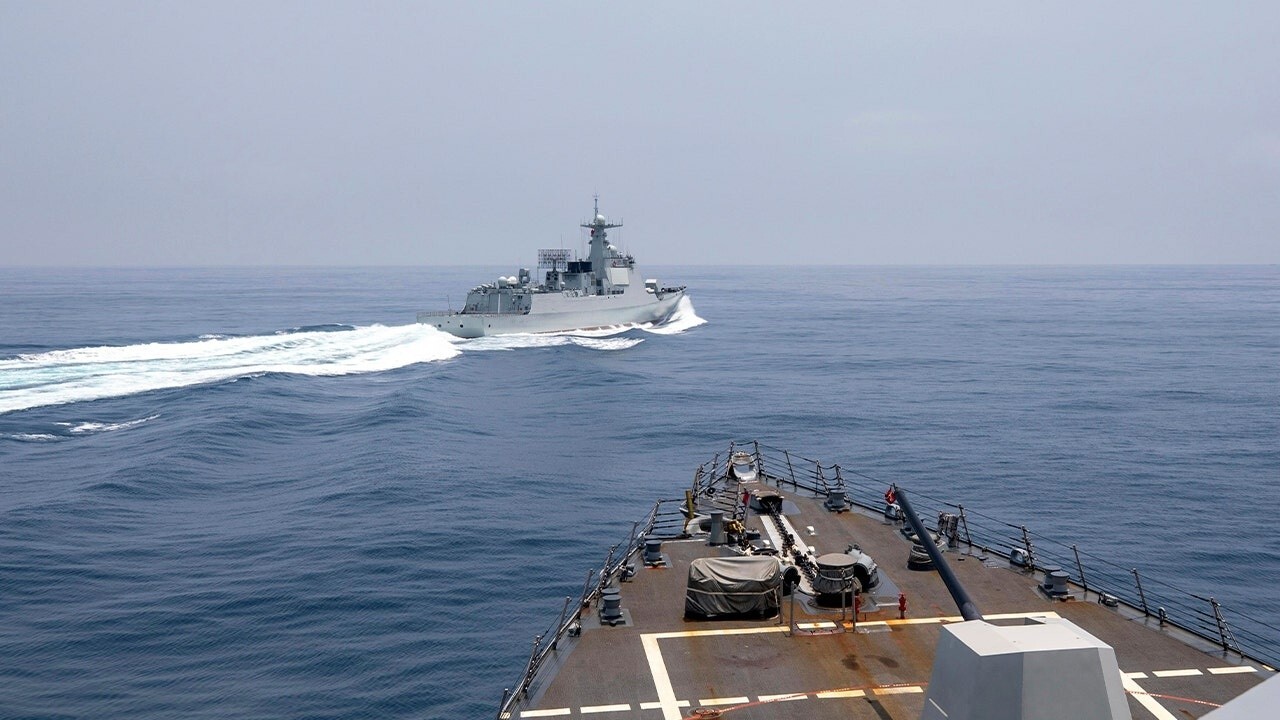 Chinese warship comes within 150 yards of US destroyer