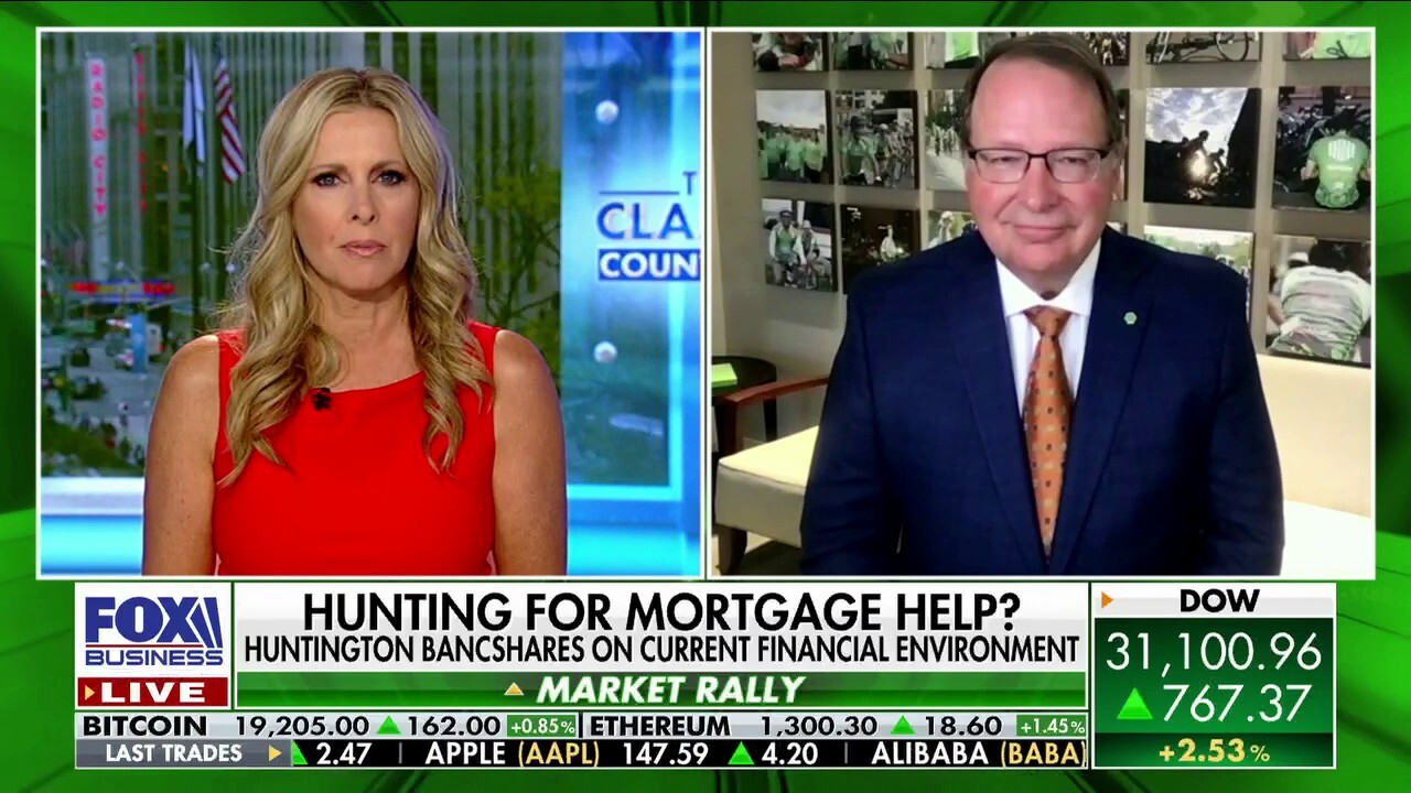 Huntington Bancshares CEO Stephen Steinour breaks down mortgage environment: 'Clearly things are slowing'