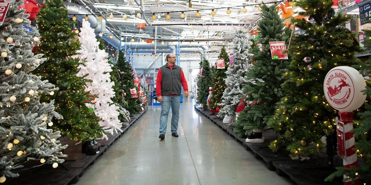 Which retailers will have a strong holiday season? 