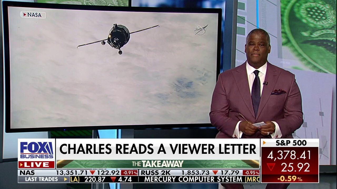  Charles Payne gives a shoutout to his biggest fan