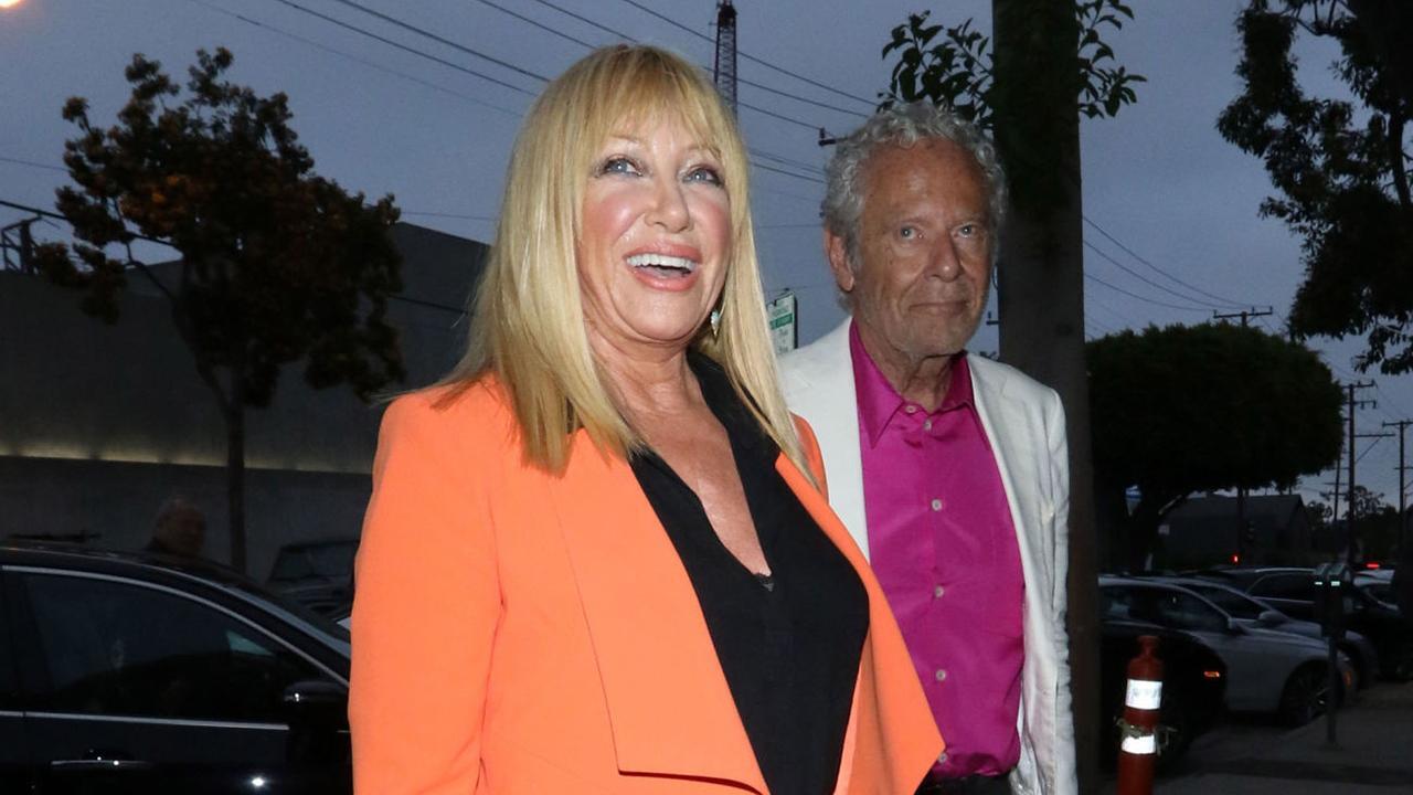 Suzanne Somers practices social distancing with virtual cocktail party