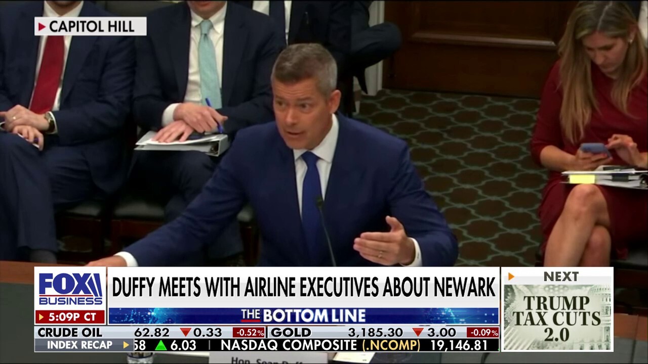  Fox News senior congressional correspondent Chad Pergram has the latest on the aircraft travel issues on 'The Bottom Line.'