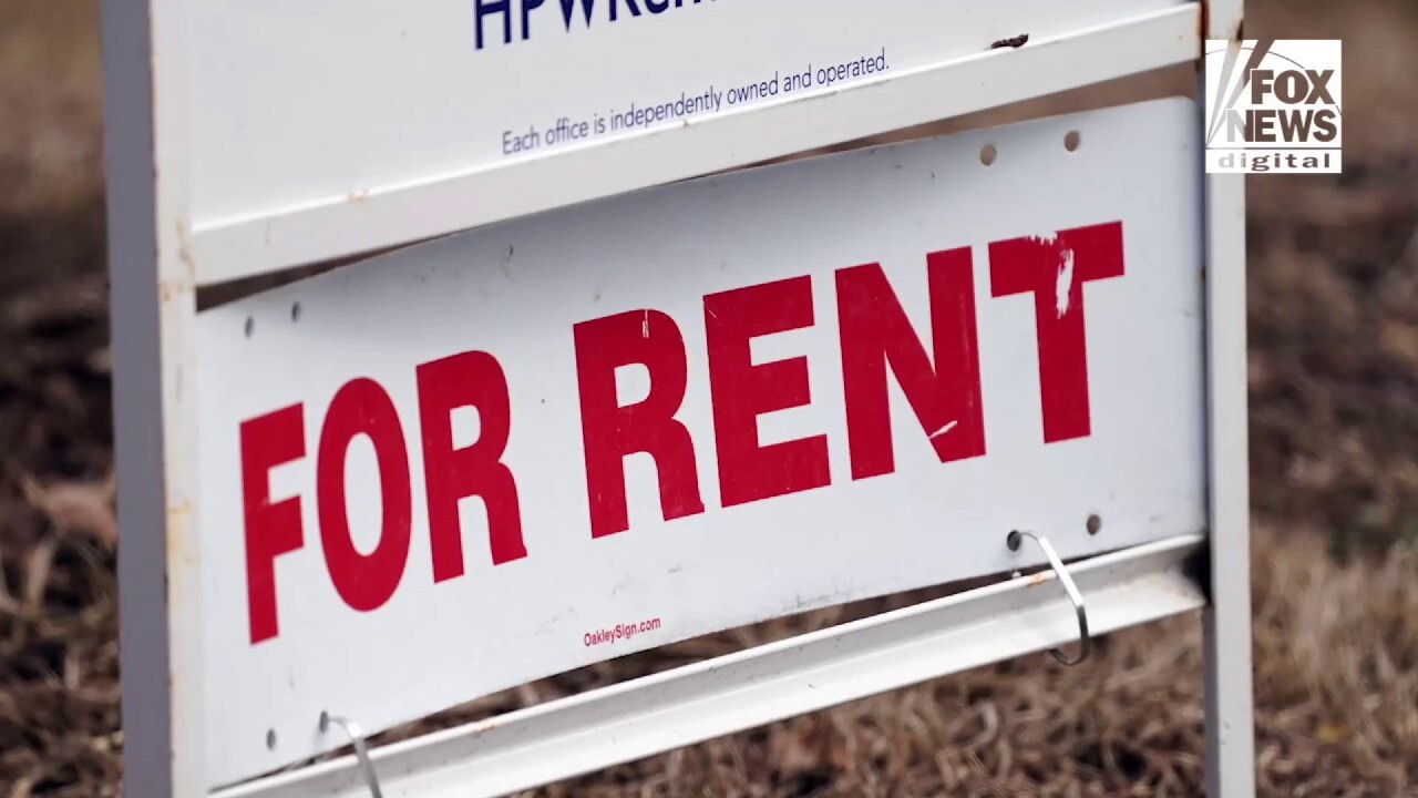 Fox Business Briefs 8/25