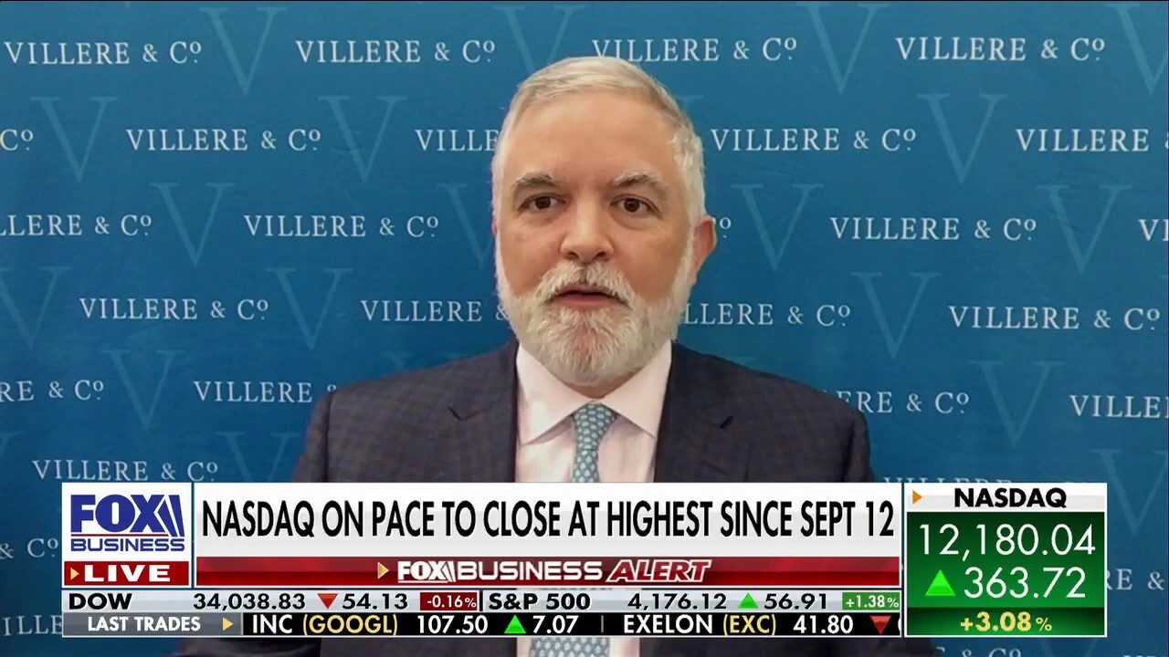 Villere & Co. portfolio manager Lamar Villere analyzes the tech sector and reveals three stocks investors might want to buy on 'The Claman Countdown.'