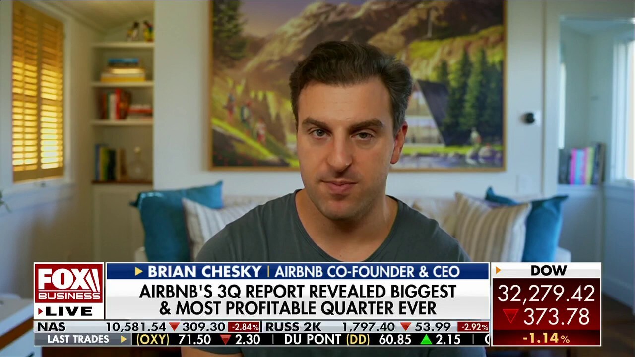 Airbnb co-founder and CEO Brian Chesky discusses if leisure travel can hold up in a slowing economy on 'The Claman Countdown.'
