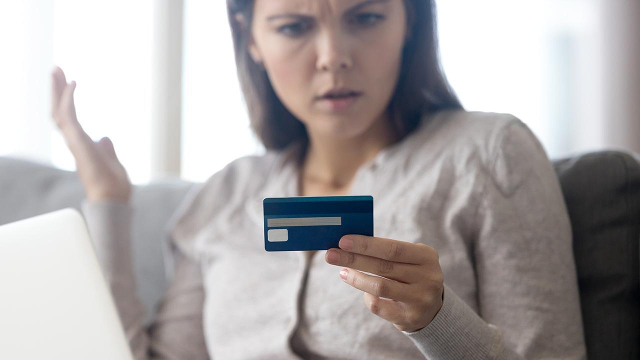 Here’s how to avoid credit card debt during the holidays 