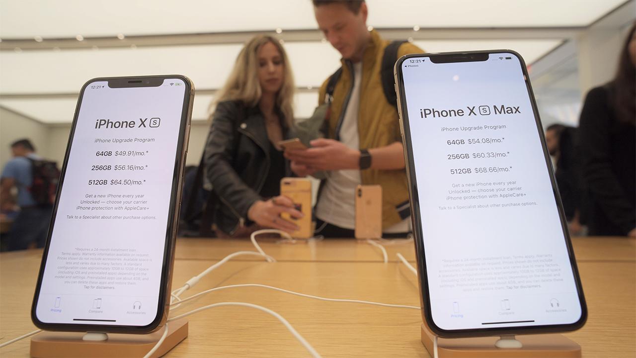 iPhone Xs, Xs Max hits store shelves with a record setting price