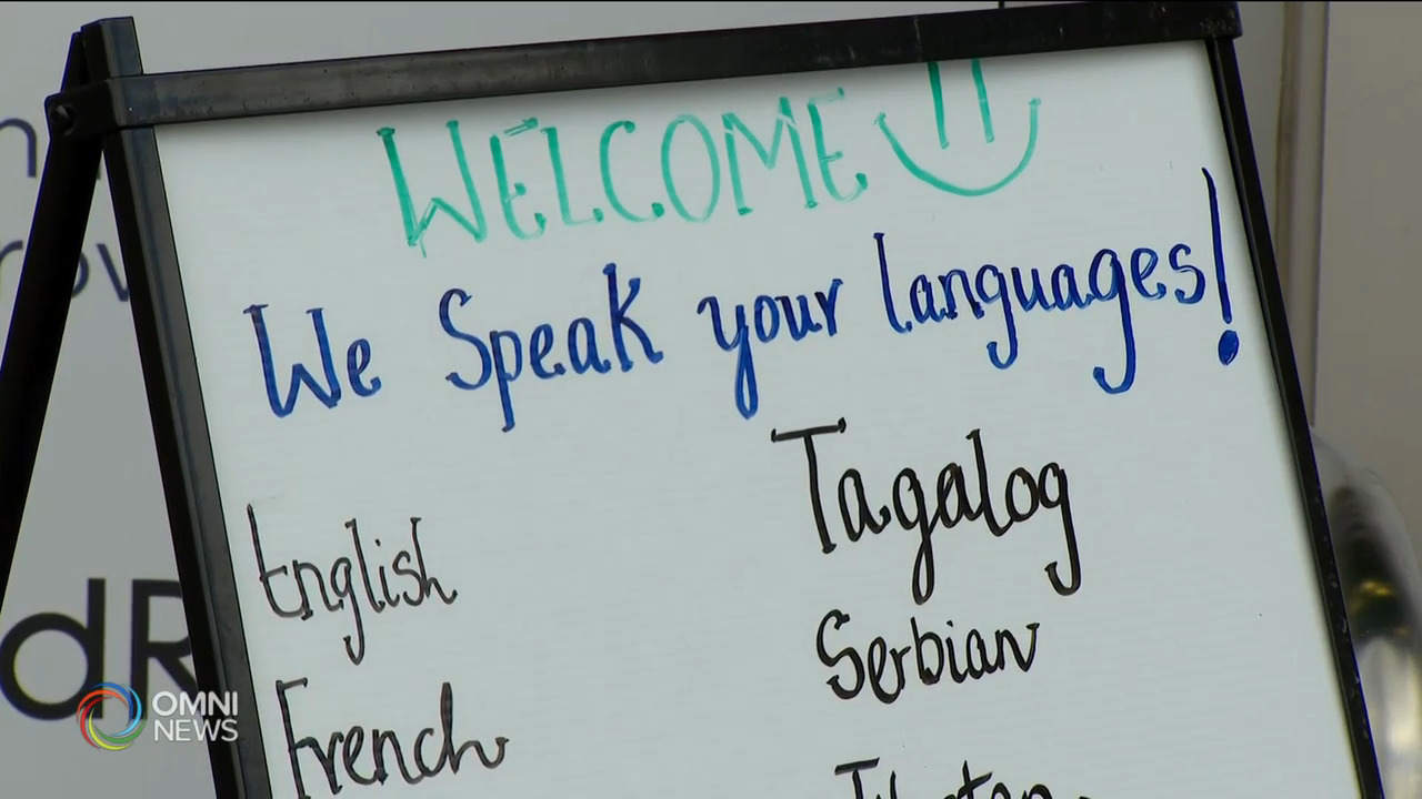 多市有疫苗中心提供少數族裔語言服務 -- May 11, 2021 (ON)