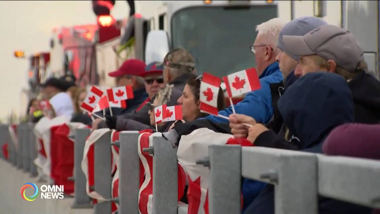 兩名殉職警員遺體移送巴里市 同袍列隊送別(ON)