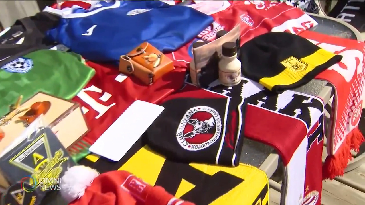 以本國楓樹糖漿與全球球迷交換紀念圍巾 -- Mar 19, 2021 (ON)