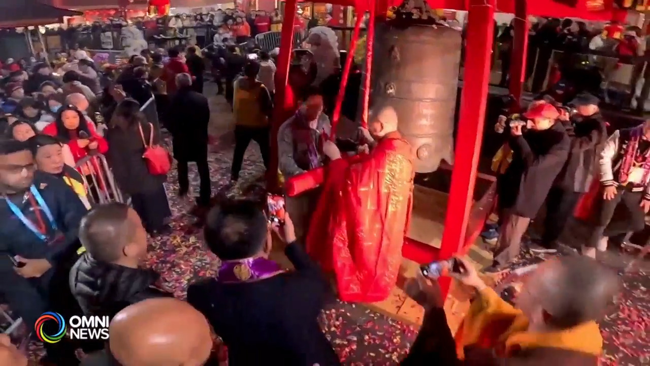 敲平安钟礼千佛法会祈愿新年吉祥