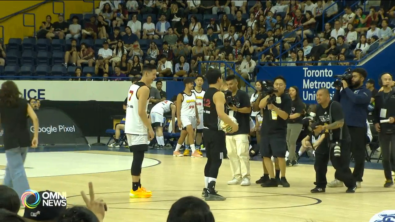 Filipino-Canadian actor Gordon Cormier sumali sa isang celebrity basketball game sa Toronto