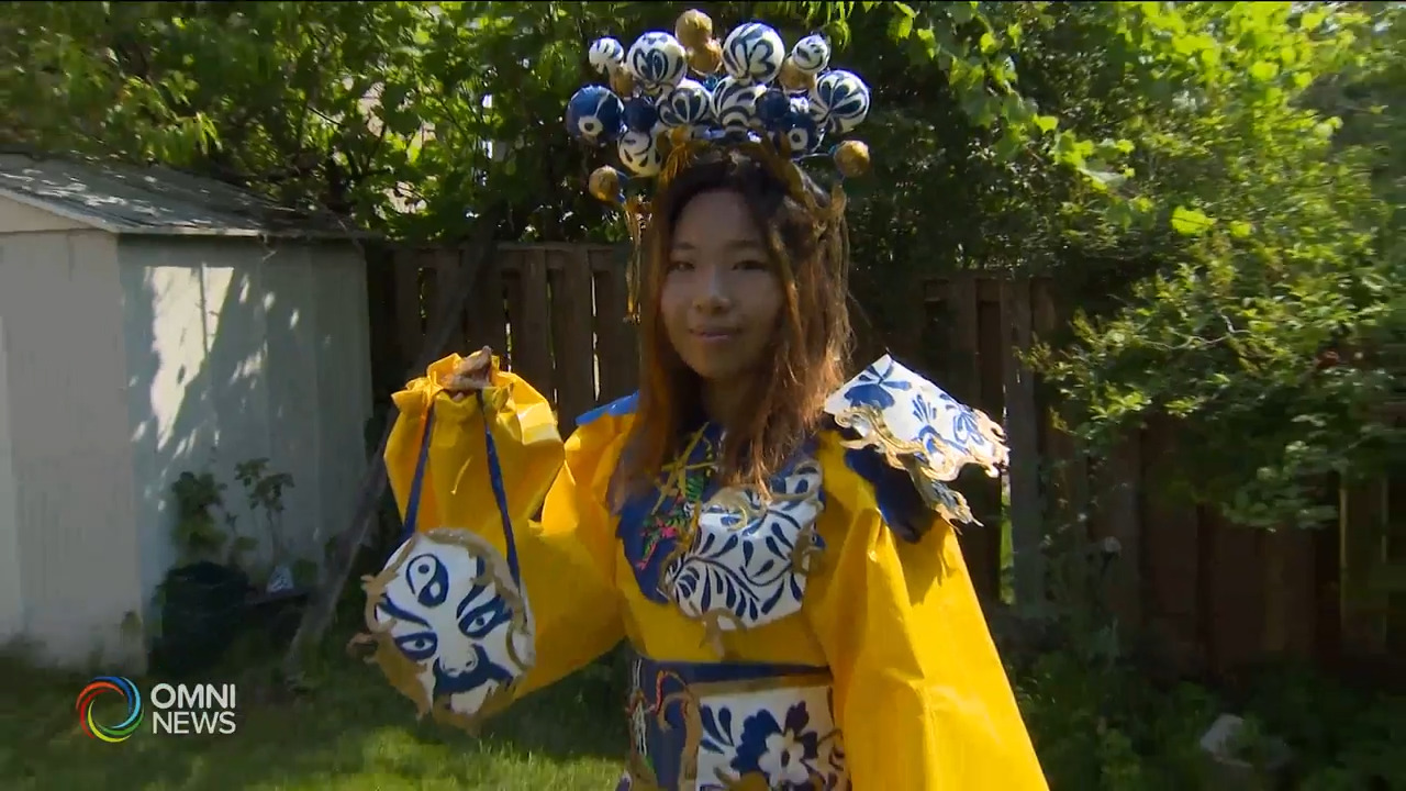 華裔高中生用胶带制作毕业礼服 -  Jul 09, 2021