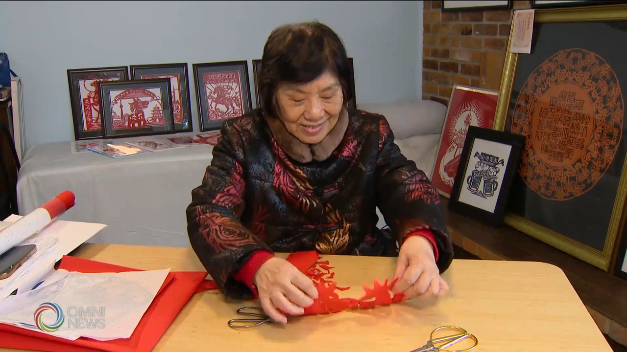 李西秦老师创意剪纸迎马年