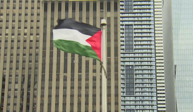 بلدية تورنتو ترفع العلم الفلسطيني من بين بلديات مدن كندية عدة