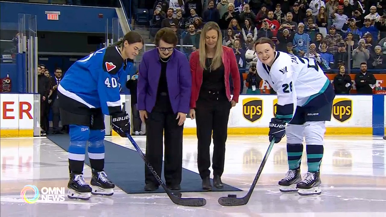 北美女子职业冰球联赛周一历史性开赛