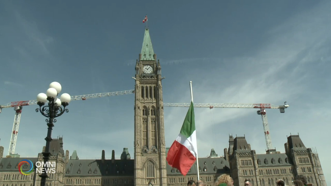 Alzabandiera italiana a Ottawa