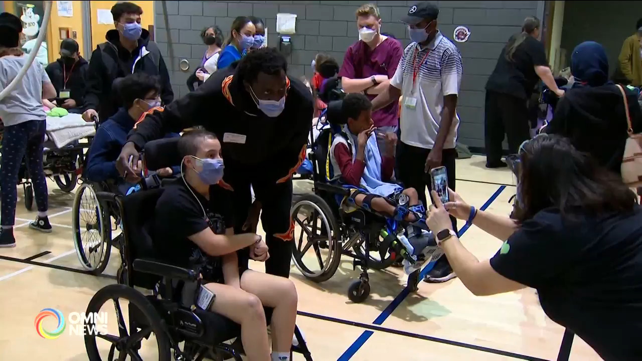 猛龍首場賽事前夕 主將Siakam探訪小粉絲 (ON)