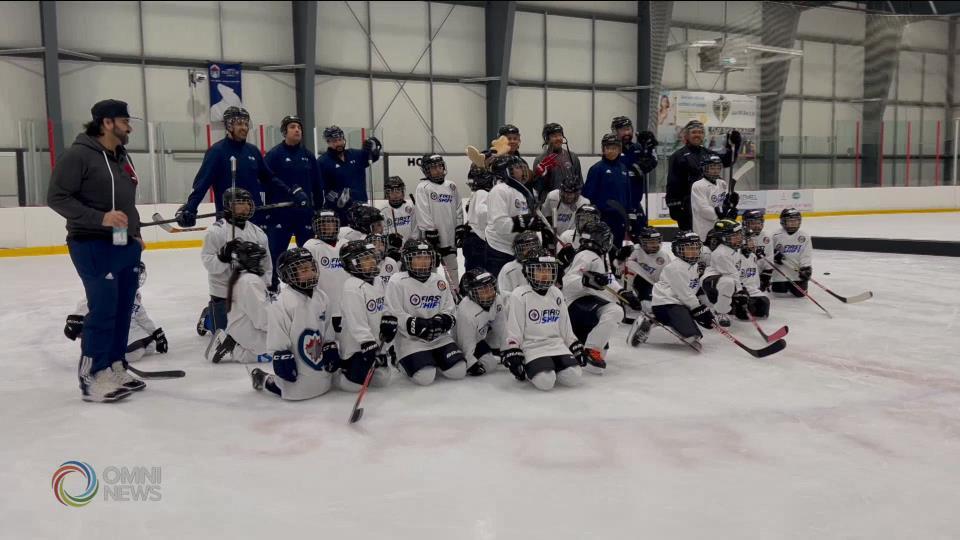Takot sa pagtuntong sa ice rink, nalagpasan ng mga kabataan sa First Shift hockey program ng Winnipeg