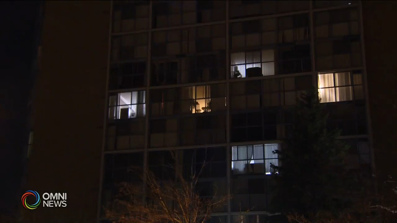 三名青少年從柏文單位窗戶跌落地面受傷 -- Apr 05, 2021 (ON)