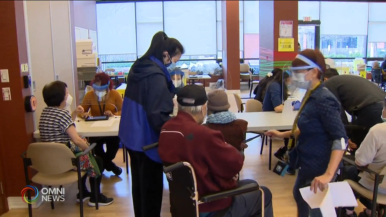 多市流动疫苗注射站为老人家接种疫苗－ Mar 24, 2021