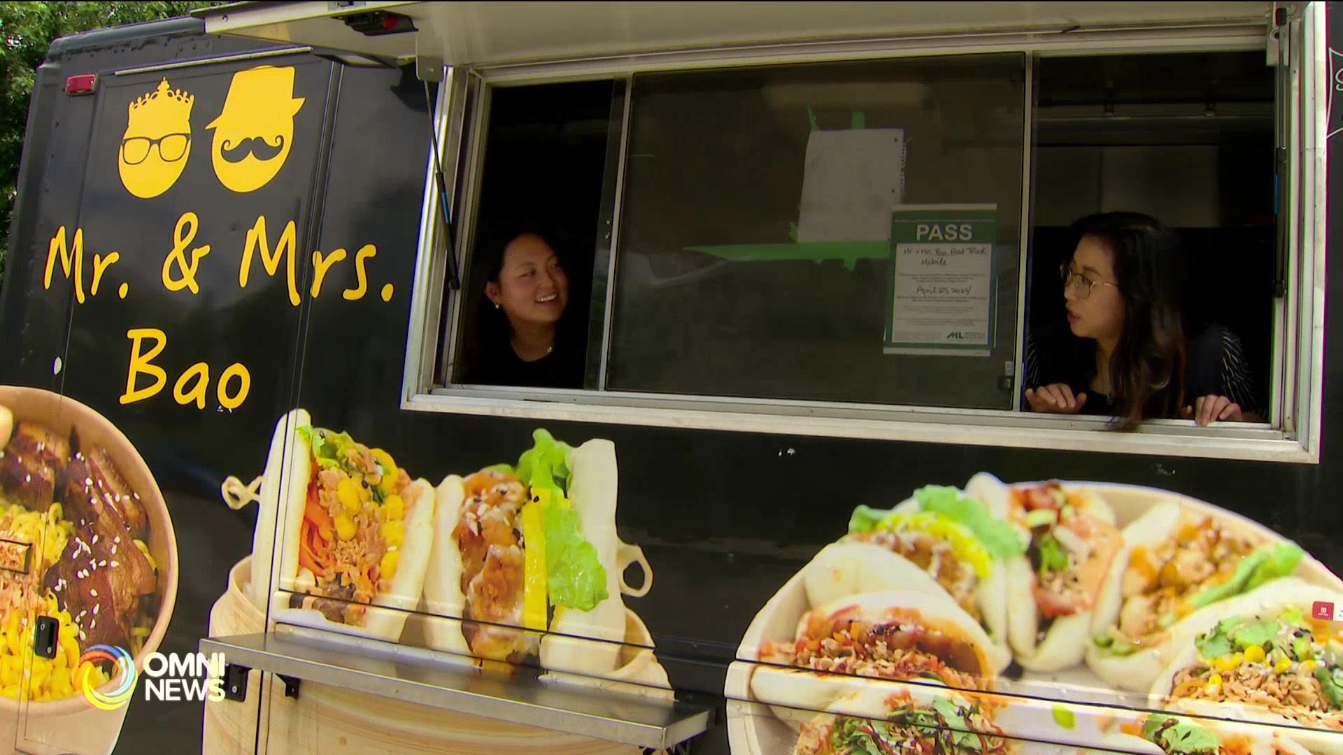 年轻华裔夫妇经营美食餐车受欢迎