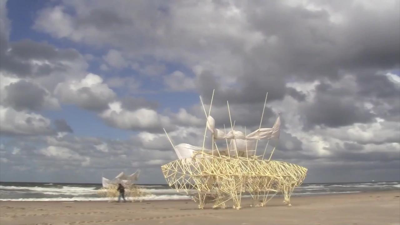 Strandbeest: The Dream Machines of Theo Jansen | Exploratorium