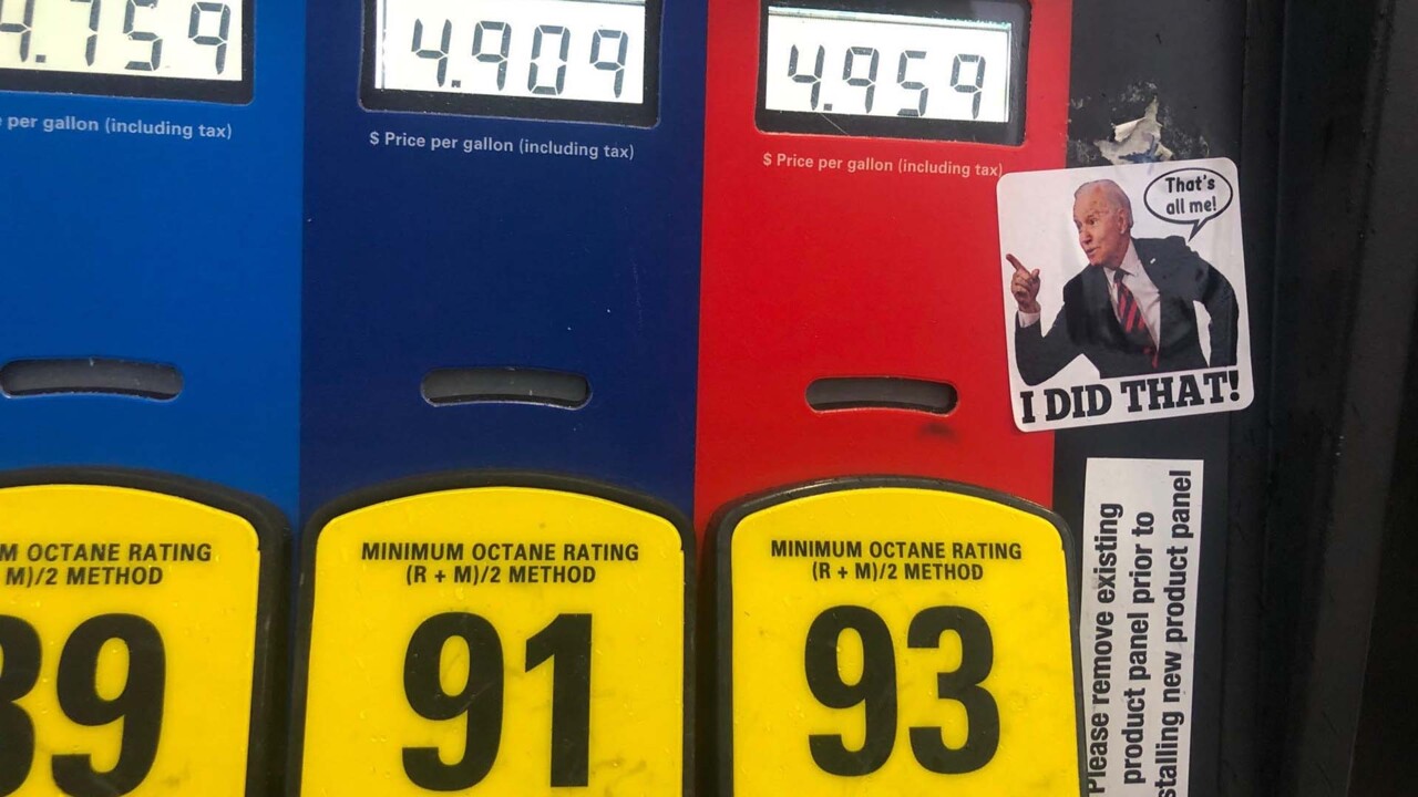 Сколько литр бензина в америке. Галлон бензина. Американский галлон бензина в литрах. Топливо в США. 1 Галлон бензина в литрах.